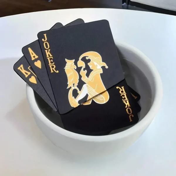 ⁦חבילת קלפים בצבע שחור וזהב⁩ – תמונה ⁦5⁩