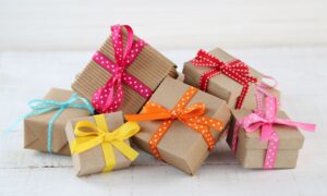 5 רעיונות למתנות שיגרמו ללקוחות שלכם להזכיר אתכם ולהמליץ עליכם